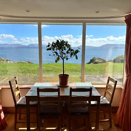Semesterbostad Ryan's Seaside Escape - Entire House On The Ocean Caherdaniel