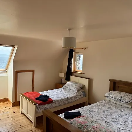 بيت للعطل Ryan's Seaside Escape - Entire House On The Ocean كاهيردانيال